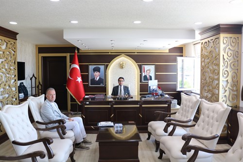 Kaymakam KORKMAZ Din Hizmetleri Uzmanı Murat KARA’yı Makamında Kabul Etti 